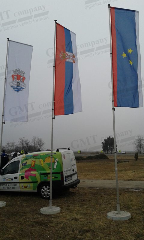 teleskopski jarbol srbija tri zastave
