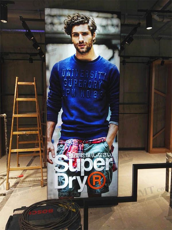 tekstilna alu led box reklama fashion superdry