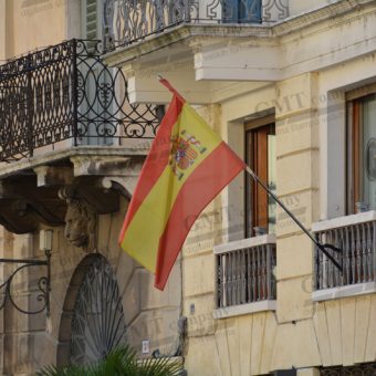 fasadni jarboli zastava crveno zuta