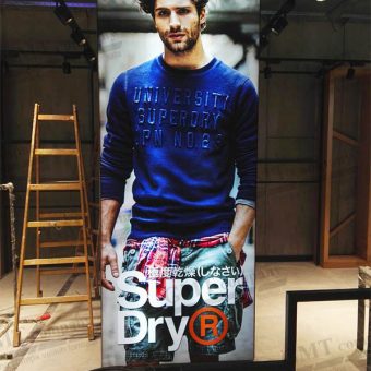 tekstilna alu led box reklama fashion superdry
