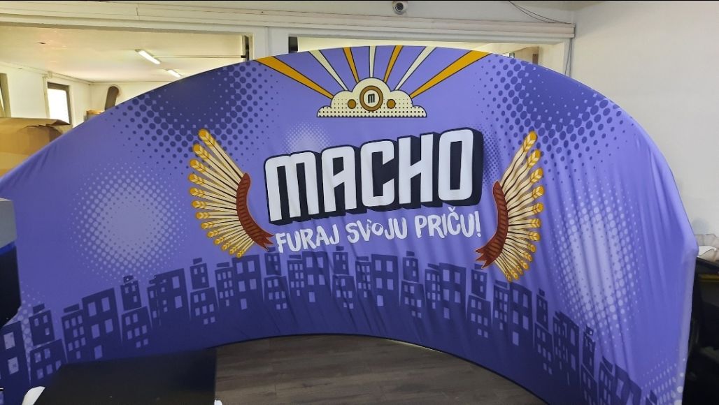 Screenshot_20220726-235609_Photos (1).jpg